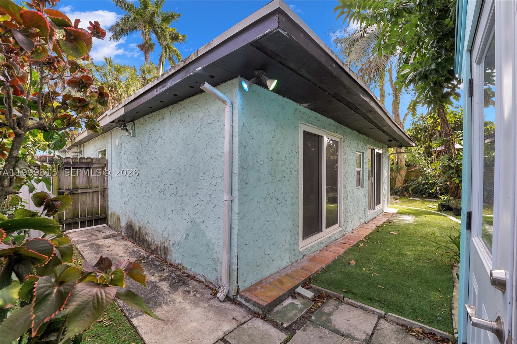 1137 SW 8th Ave, Fort Lauderdale FL 33315