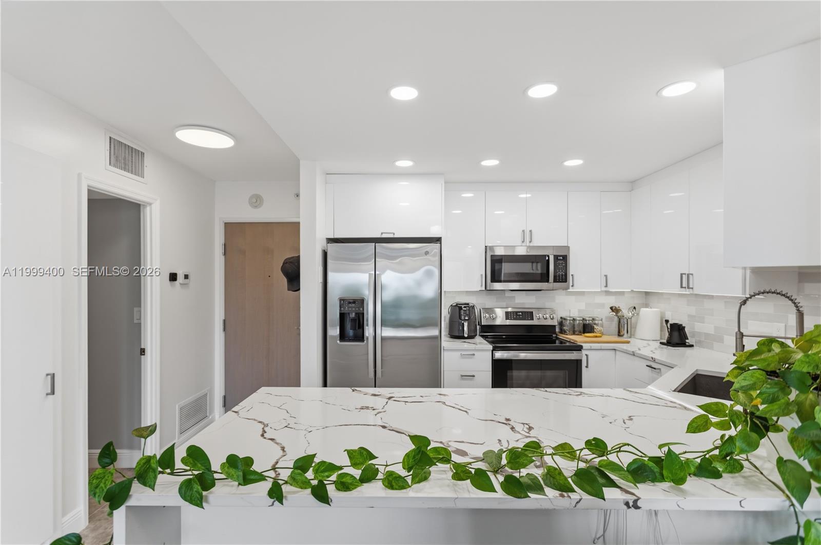 340 Sunset Dr #407, Fort Lauderdale FL 33301