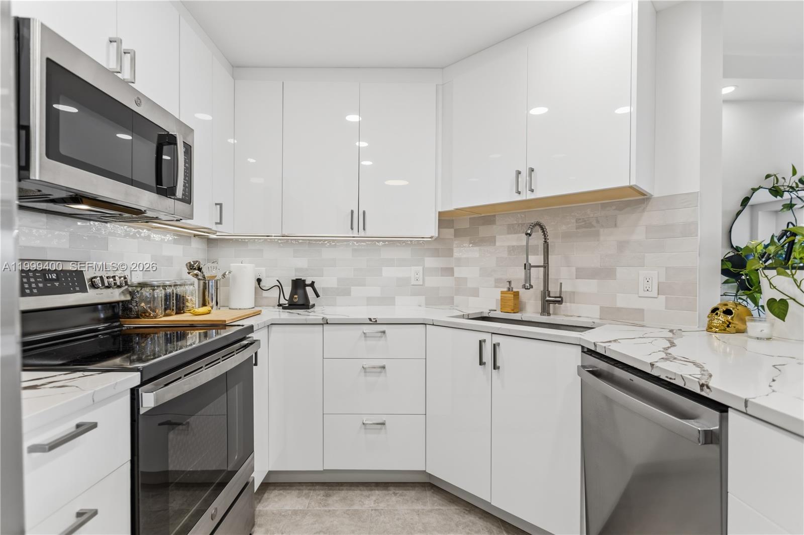 340 Sunset Dr #407, Fort Lauderdale FL 33301