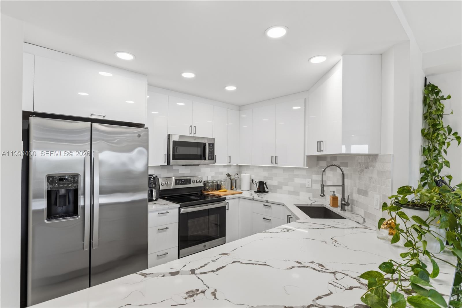 340 Sunset Dr #407, Fort Lauderdale FL 33301
