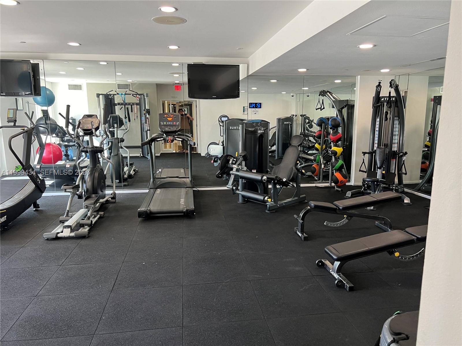 10 Aragon Ave #1104, Coral Gables FL 33134