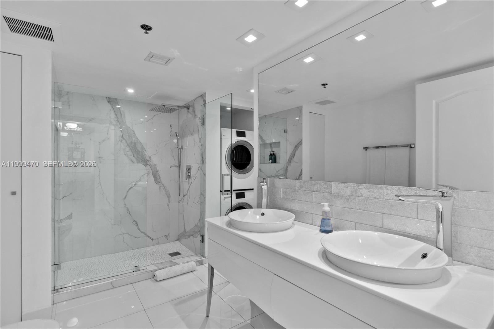 1200 Brickell Bay Dr #2017, Miami FL 33131