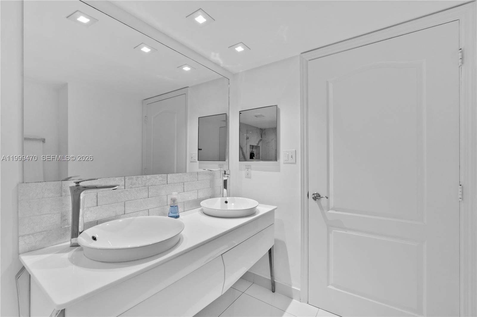 1200 Brickell Bay Dr #2017, Miami FL 33131
