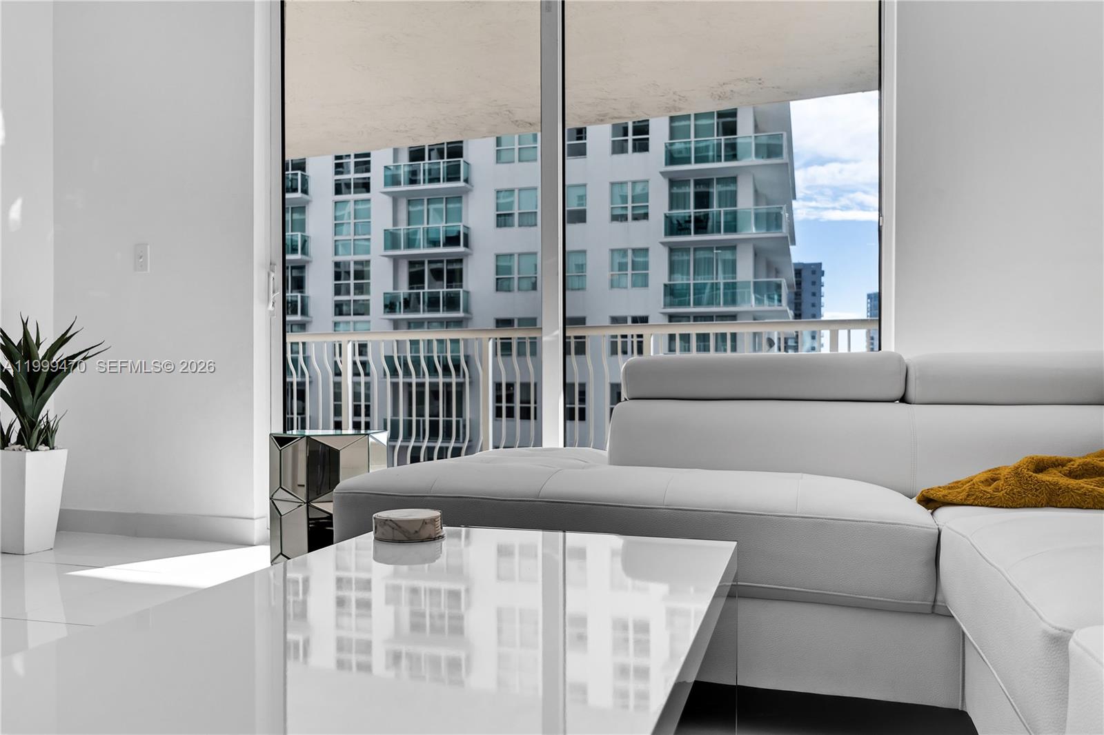 1200 Brickell Bay Dr #2017, Miami FL 33131