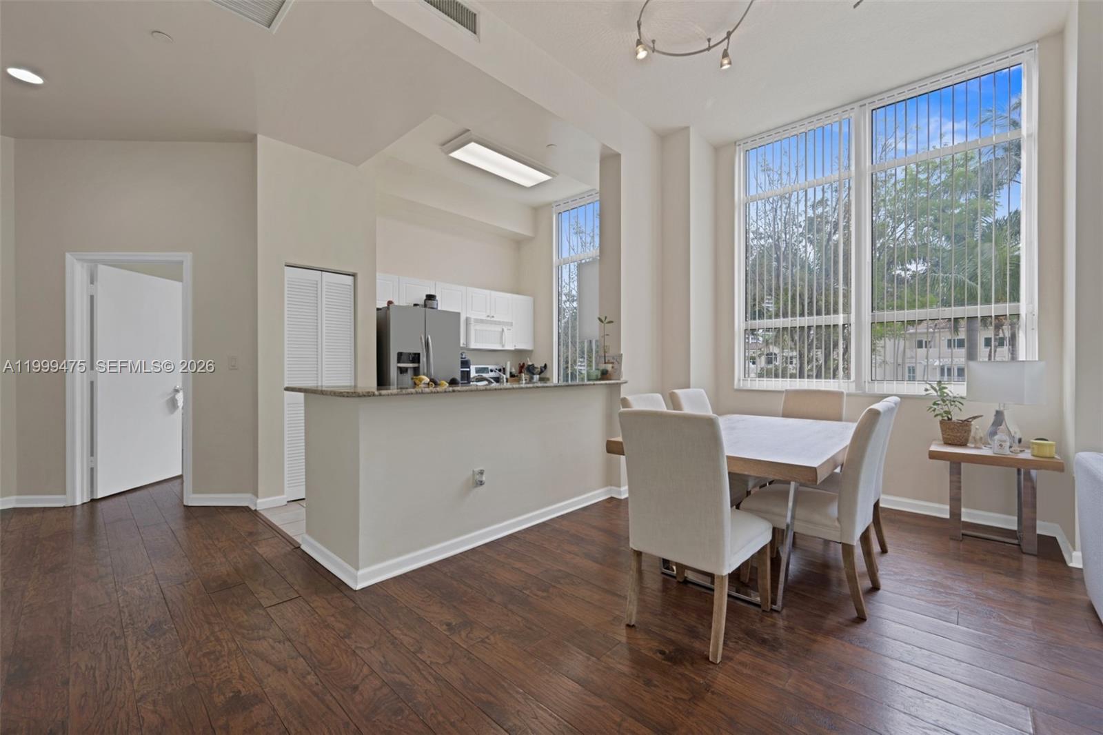 19501 W Country Club Dr #208, Aventura FL 33180