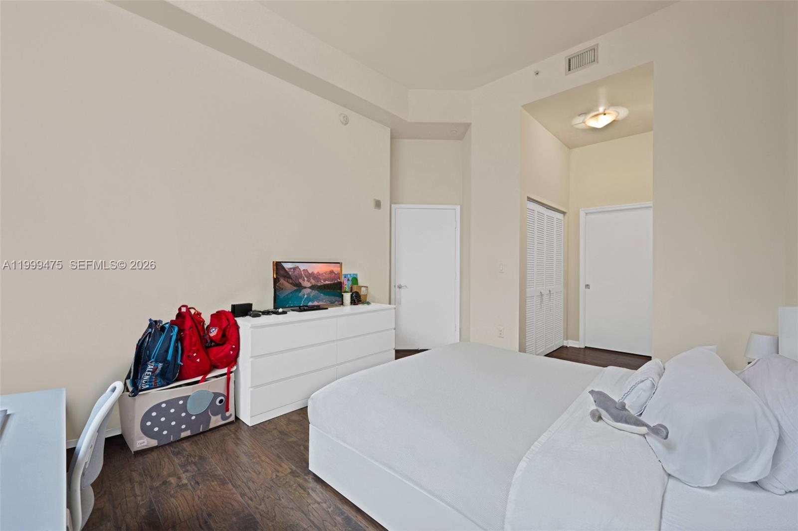 19501 W Country Club Dr #208, Aventura FL 33180