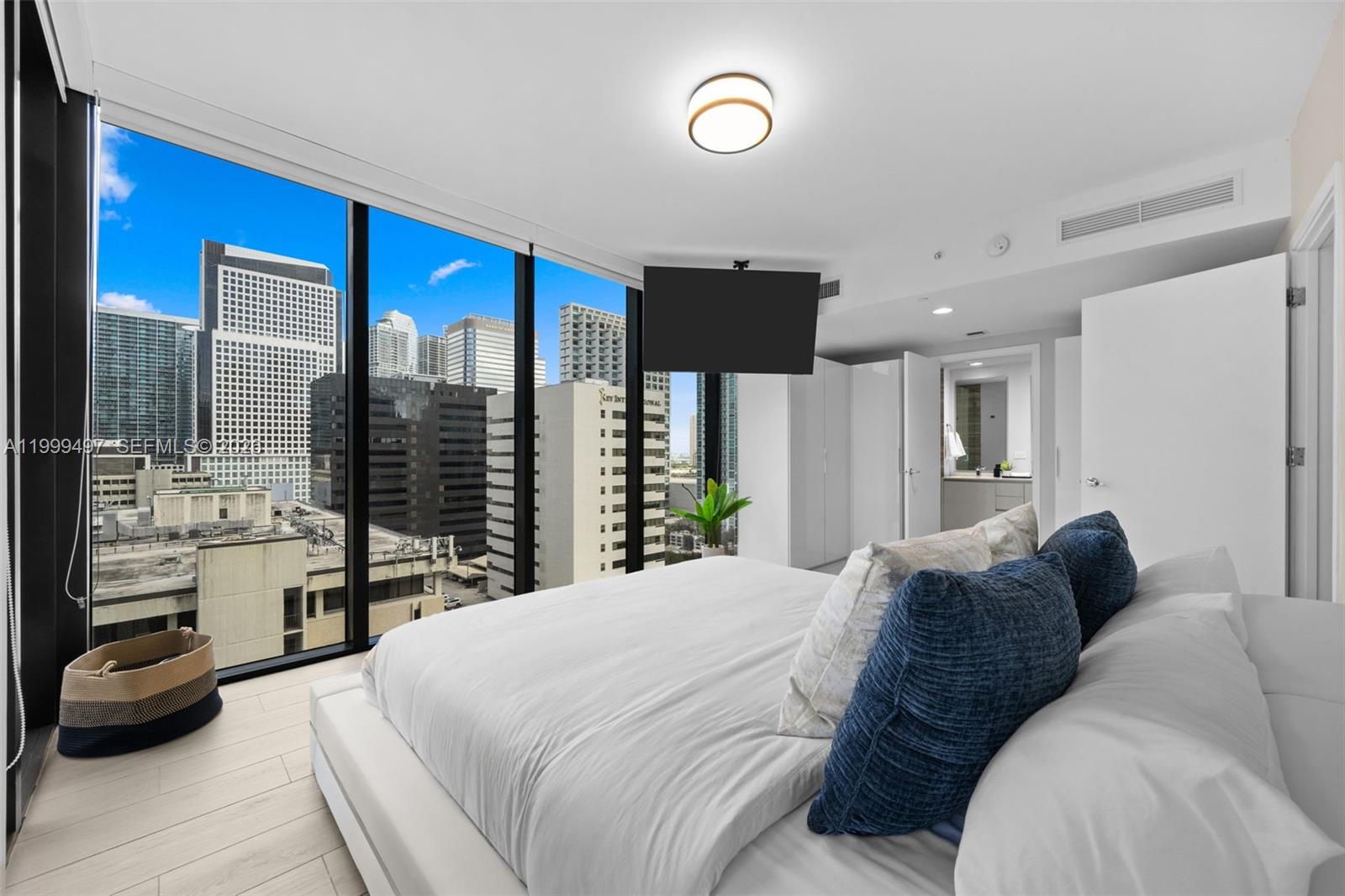 1010 Brickell Ave #1411, Miami FL 33131