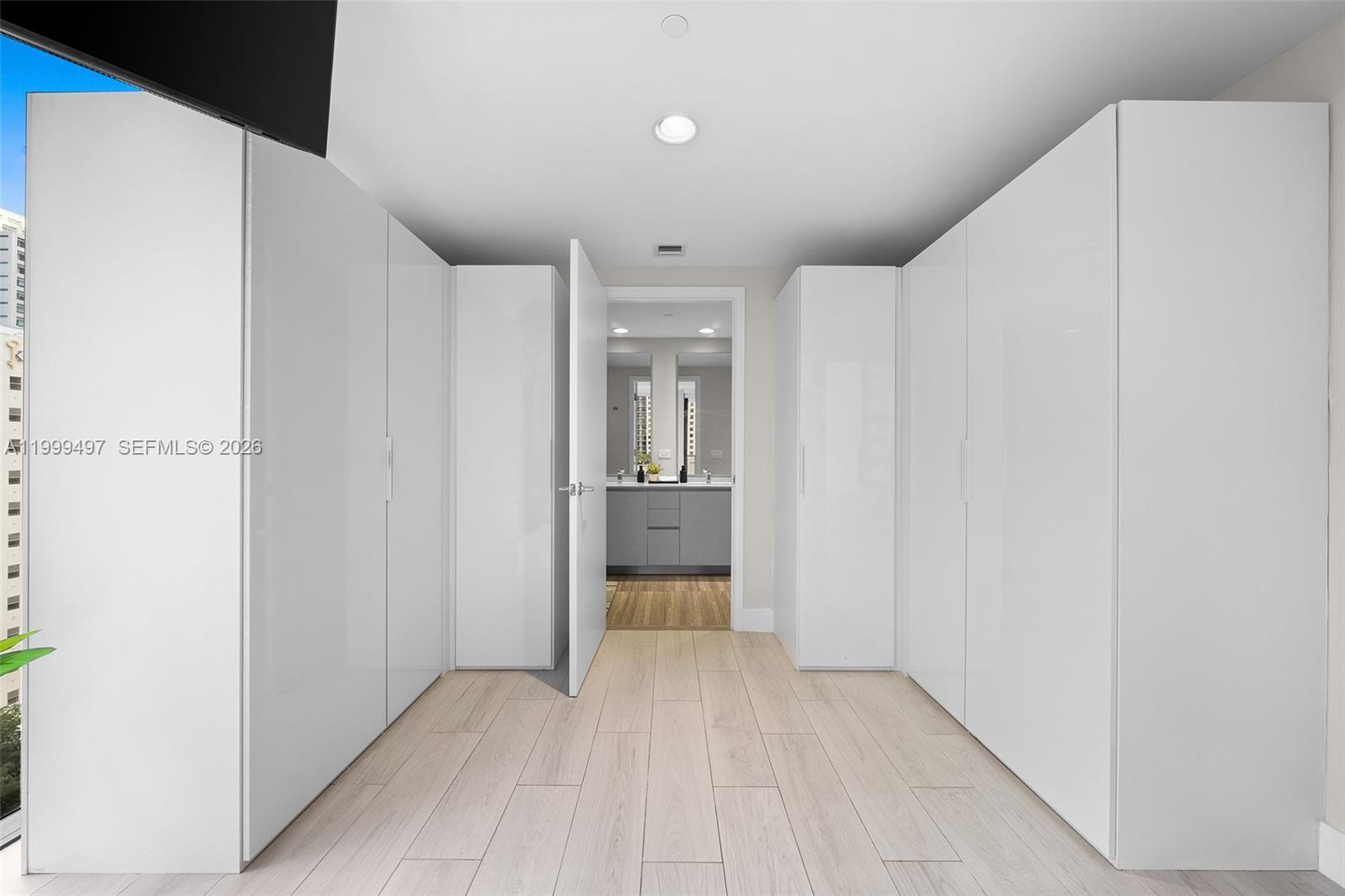 1010 Brickell Ave #1411, Miami FL 33131