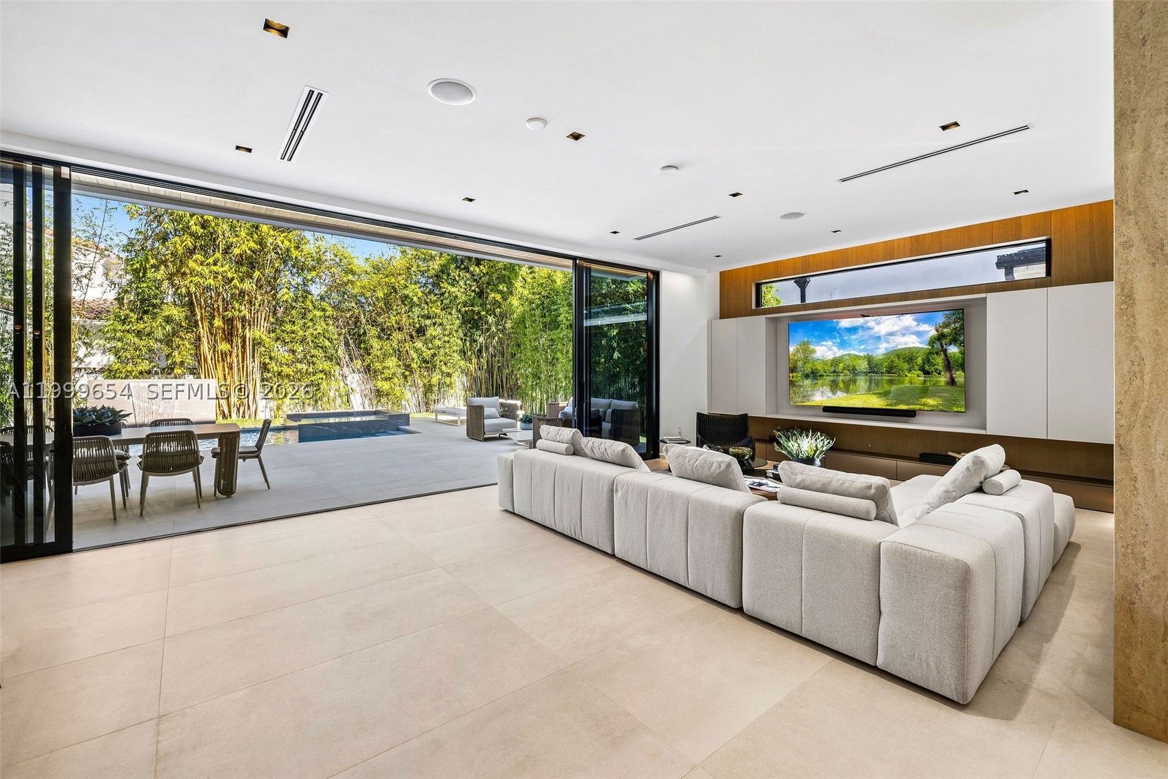 325 W 63rd St, Miami Beach FL 33141