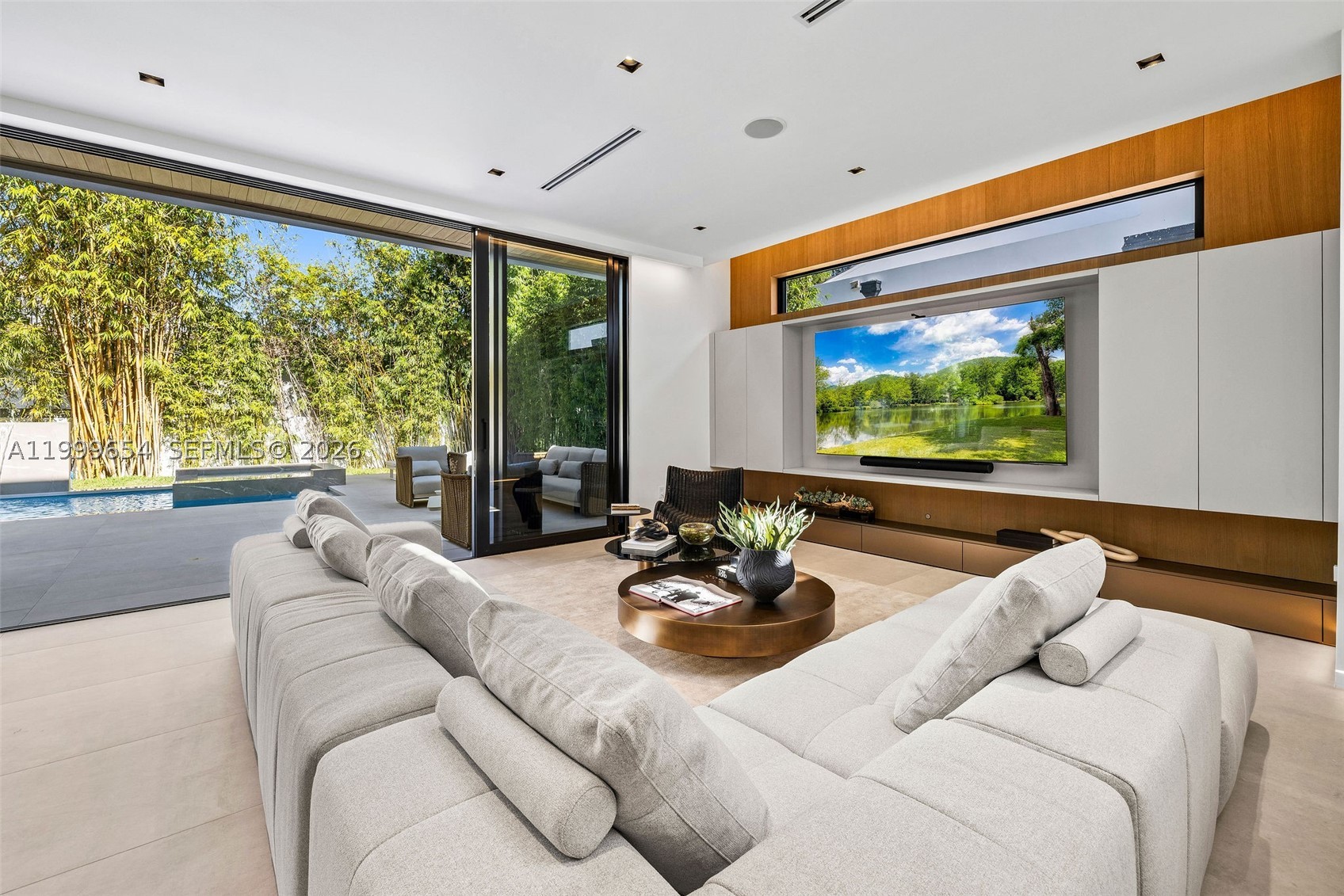 325 W 63rd St, Miami Beach FL 33141