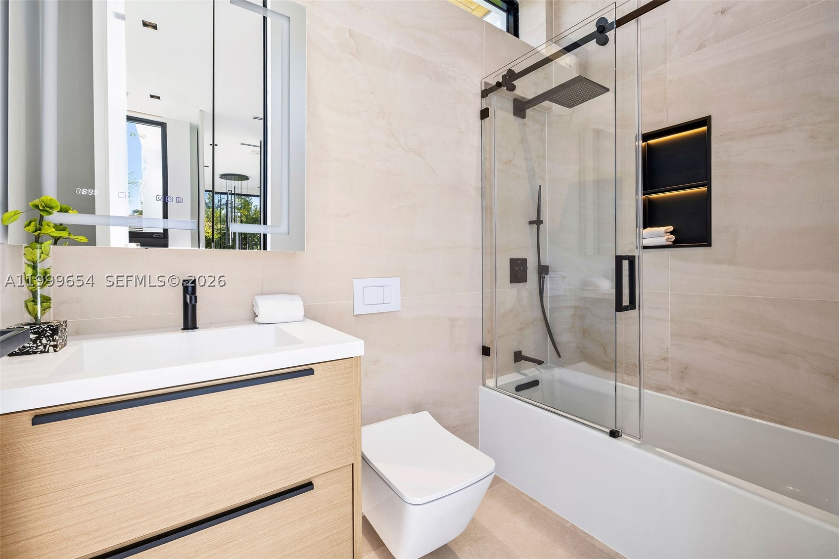 325 W 63rd St, Miami Beach FL 33141