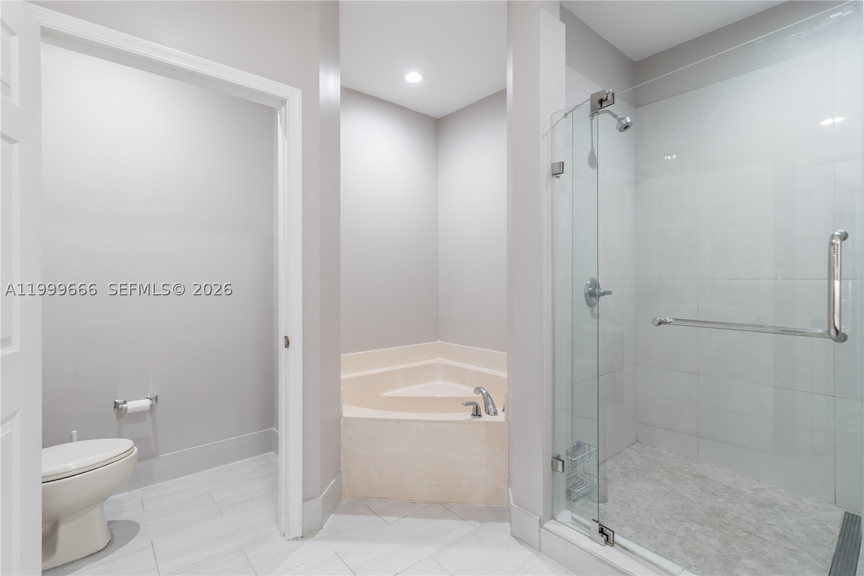 1611 Passion Vine Cir #12-2, Weston FL 33326