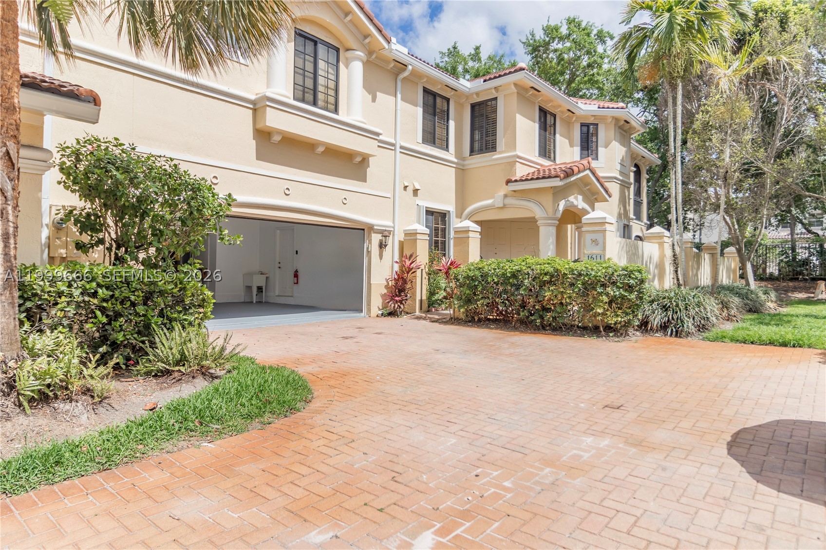1611 Passion Vine Cir #12-2, Weston FL 33326