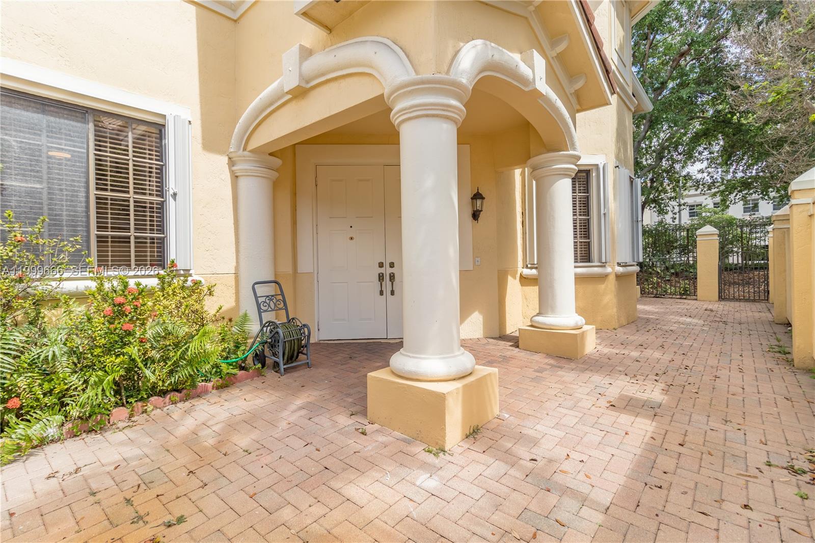 1611 Passion Vine Cir #12-2, Weston FL 33326