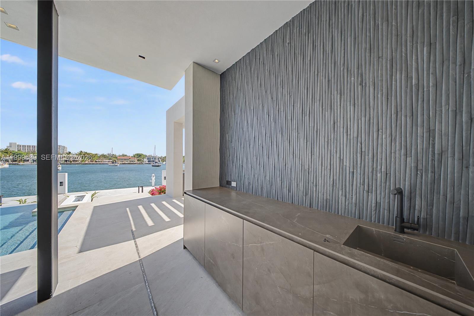 1400 W Lake Dr, Fort Lauderdale FL 33316