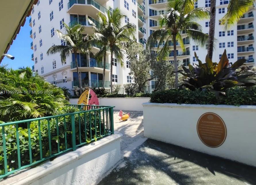 20000 E Country Club Dr #201, Aventura FL 33180