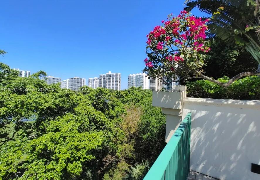 20000 E Country Club Dr #201, Aventura FL 33180