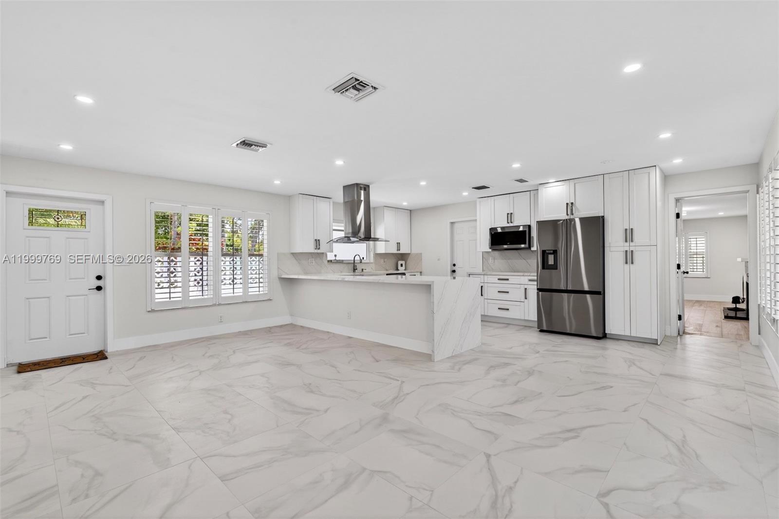 4010 NE 22nd Ave, Lighthouse Point FL 33064