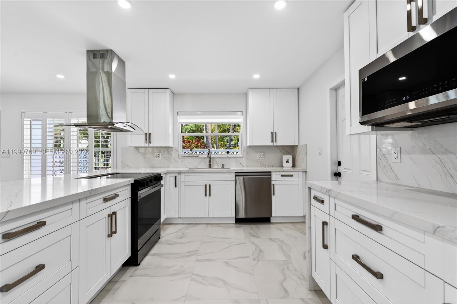 4010 NE 22nd Ave, Lighthouse Point FL 33064