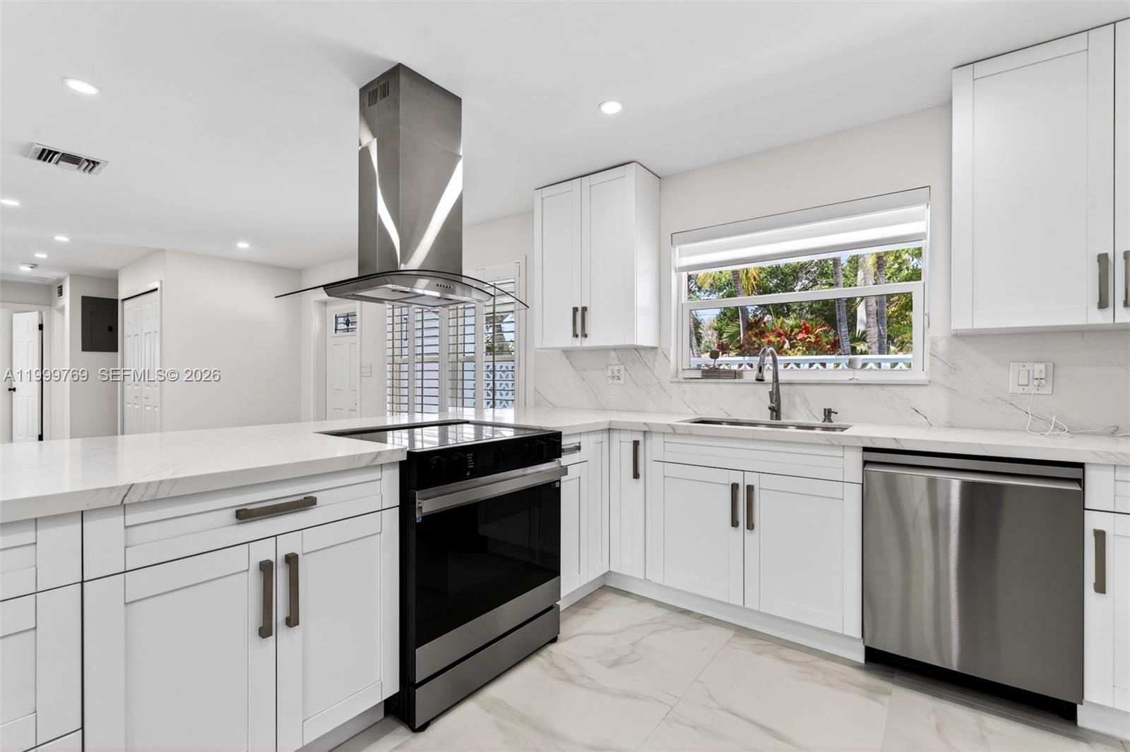 4010 NE 22nd Ave, Lighthouse Point FL 33064