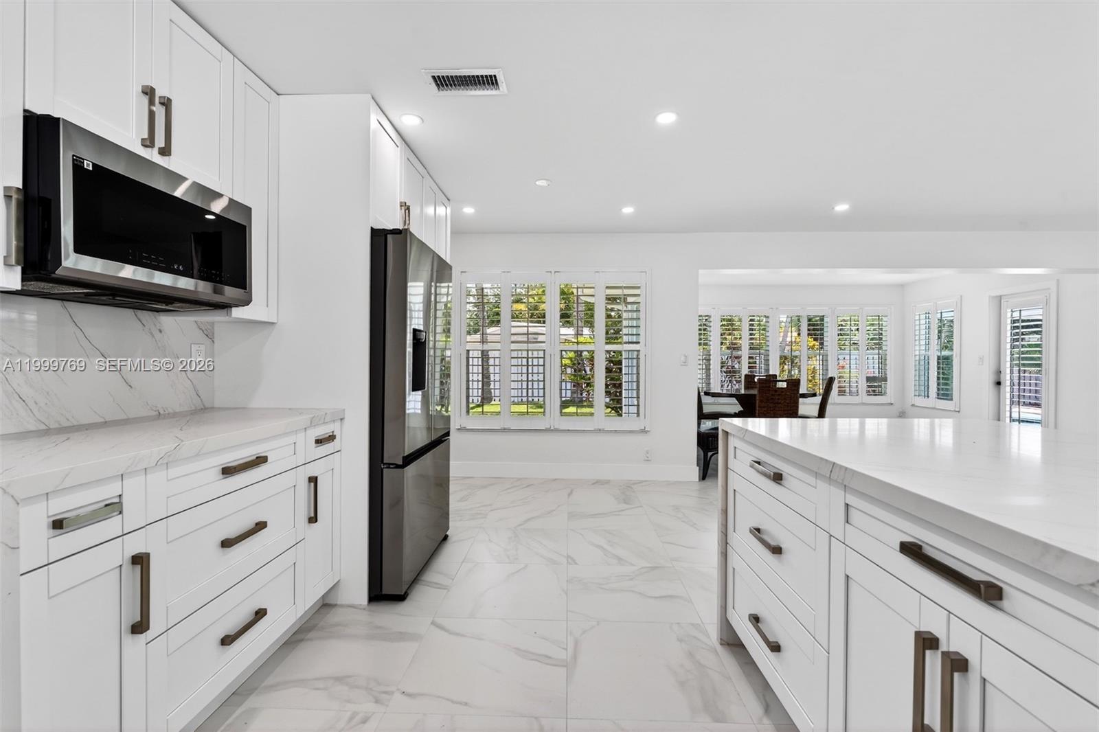 4010 NE 22nd Ave, Lighthouse Point FL 33064