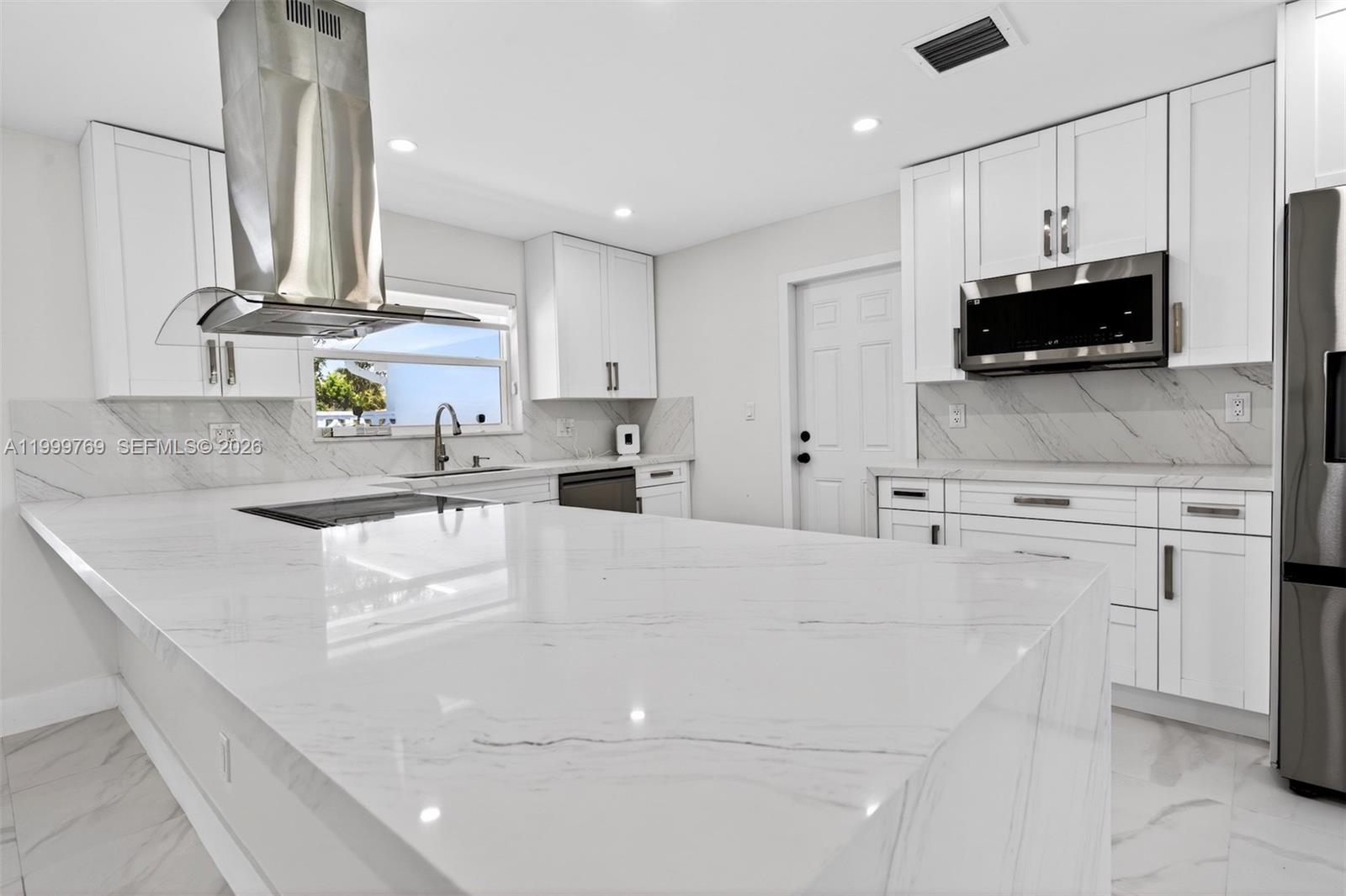 4010 NE 22nd Ave, Lighthouse Point FL 33064