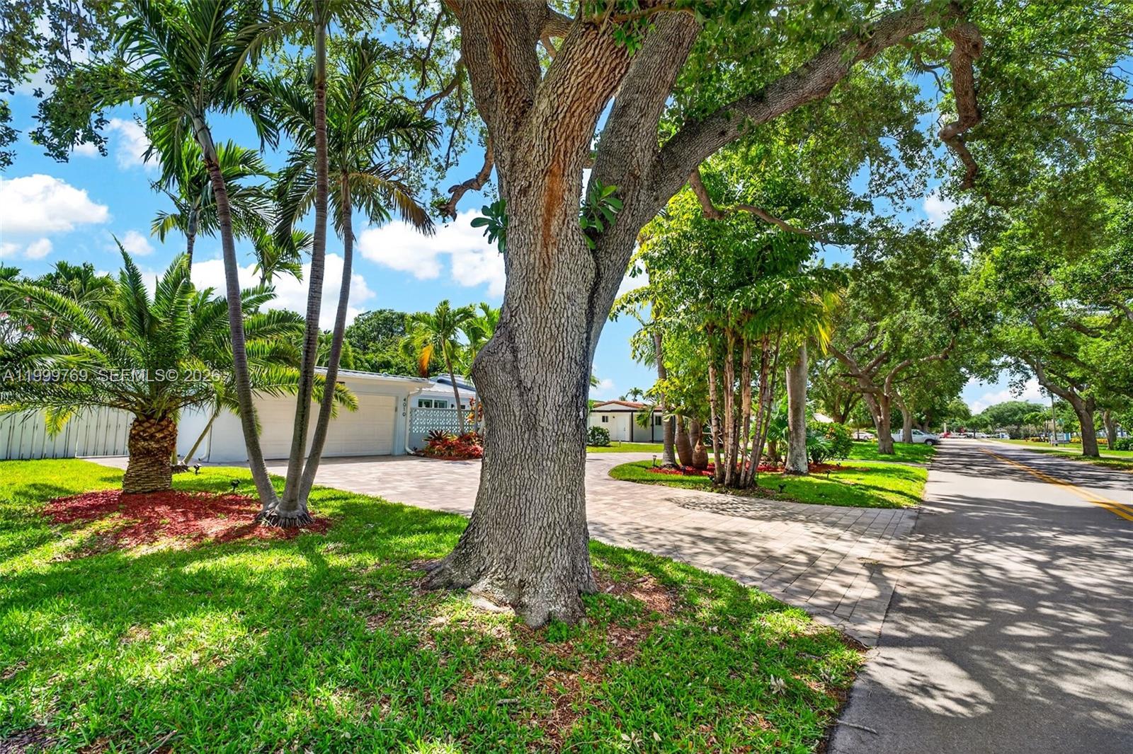 4010 NE 22nd Ave, Lighthouse Point FL 33064