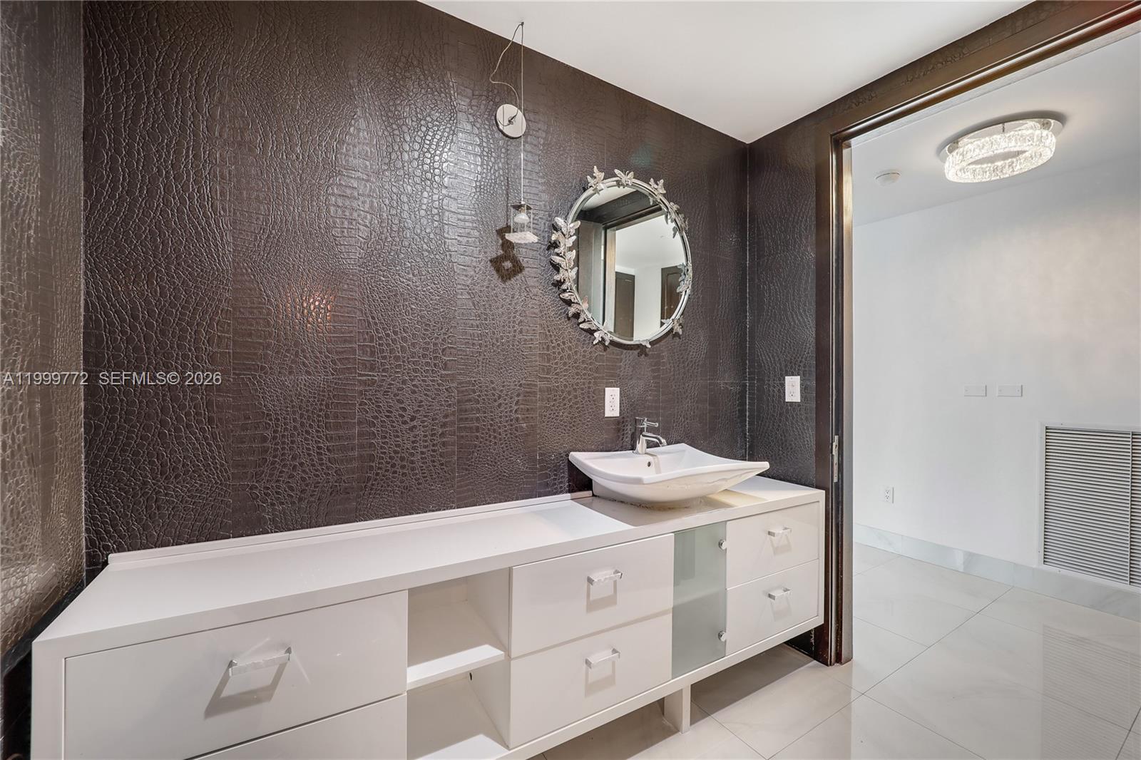 1040 Biscayne Blvd #1001, Miami FL 33132
