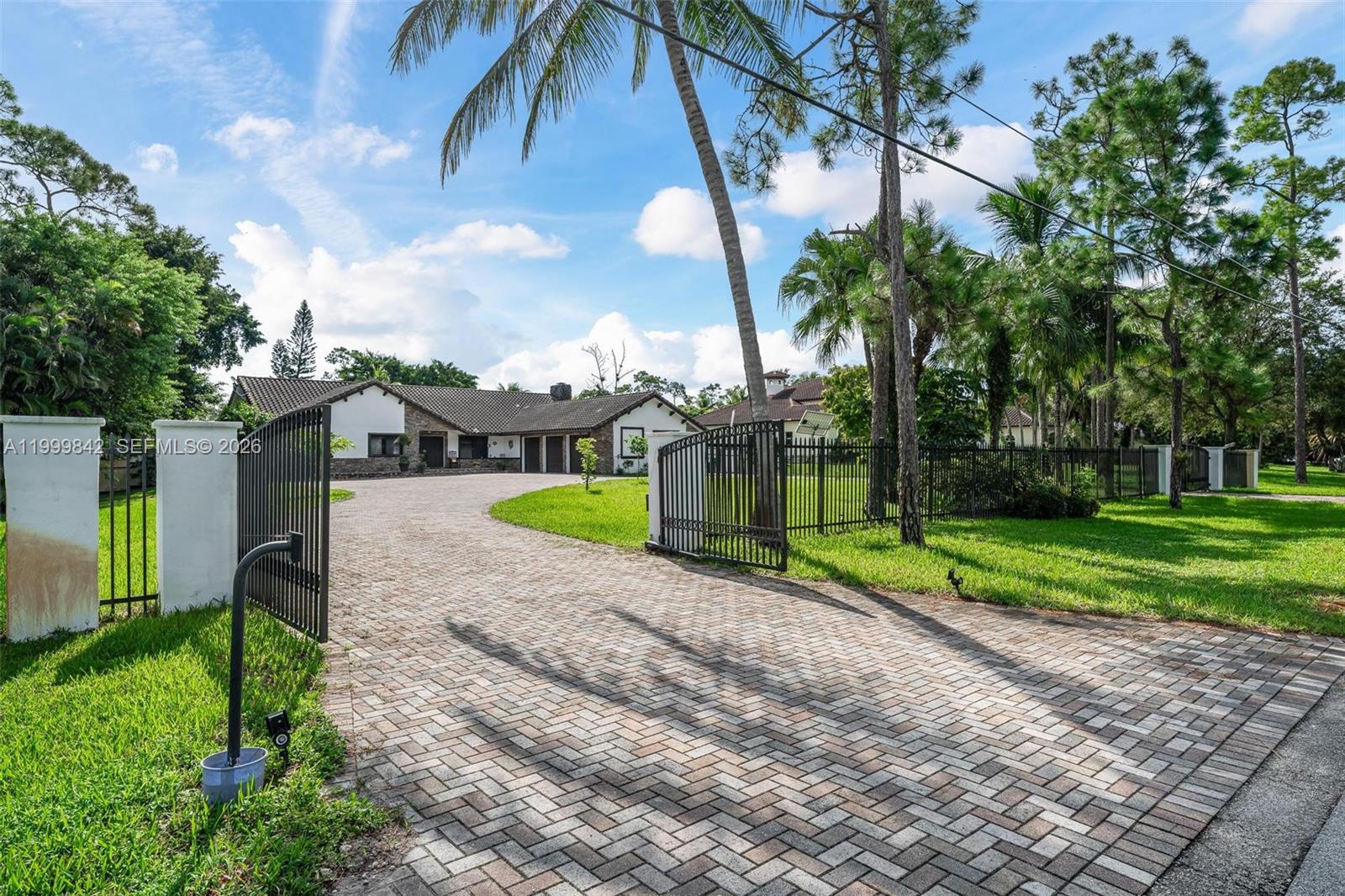 6252 NW 65th Ter, Parkland FL 33067