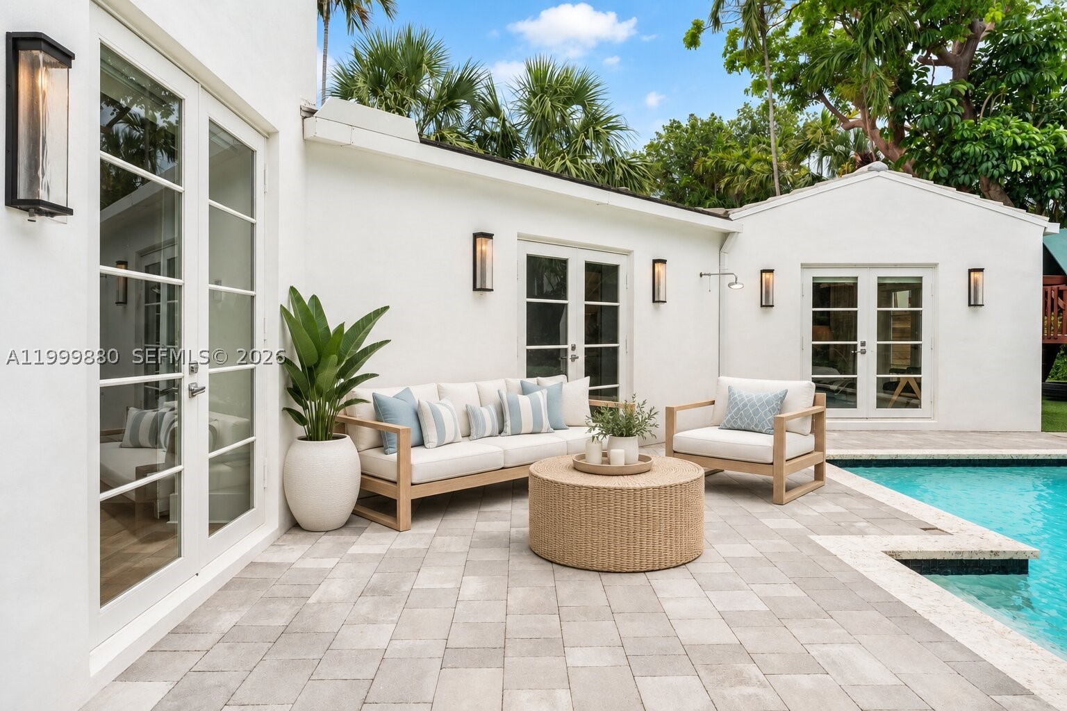 2887 Pine Tree Dr, Miami Beach FL 33140