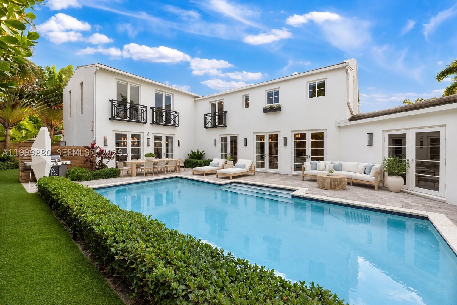 2887 Pine Tree Dr, Miami Beach FL 33140