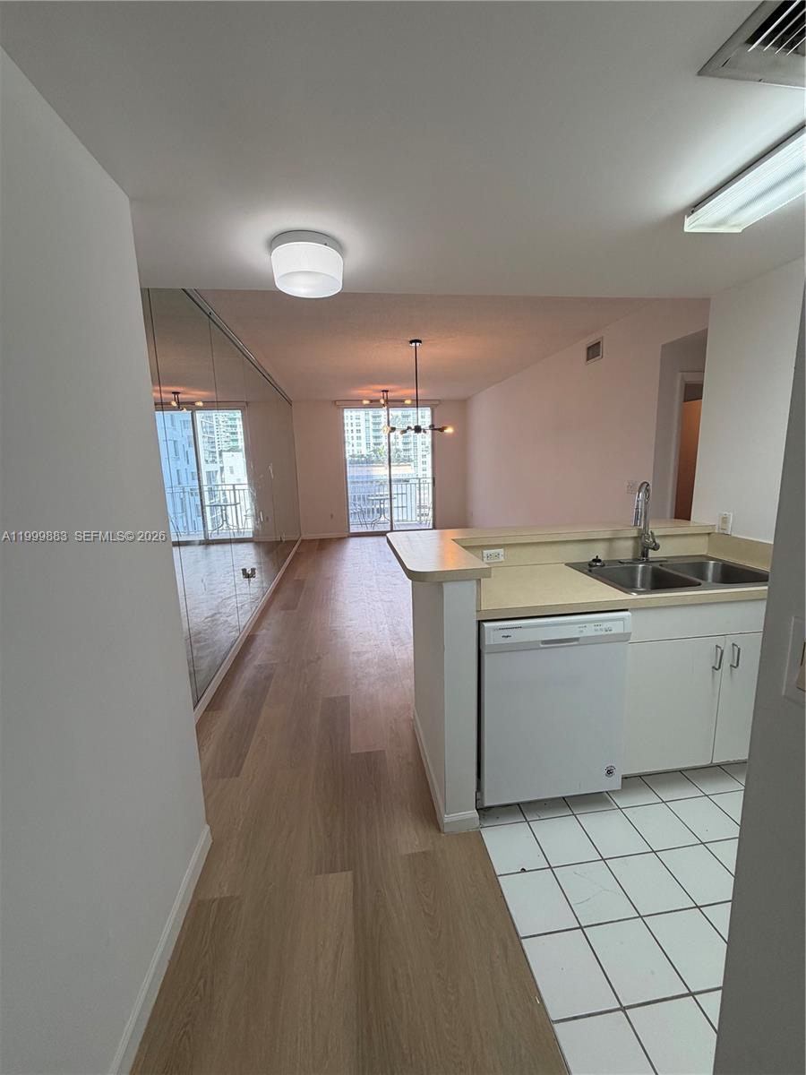 185 SE 14th Ter #1411, Miami FL 33131