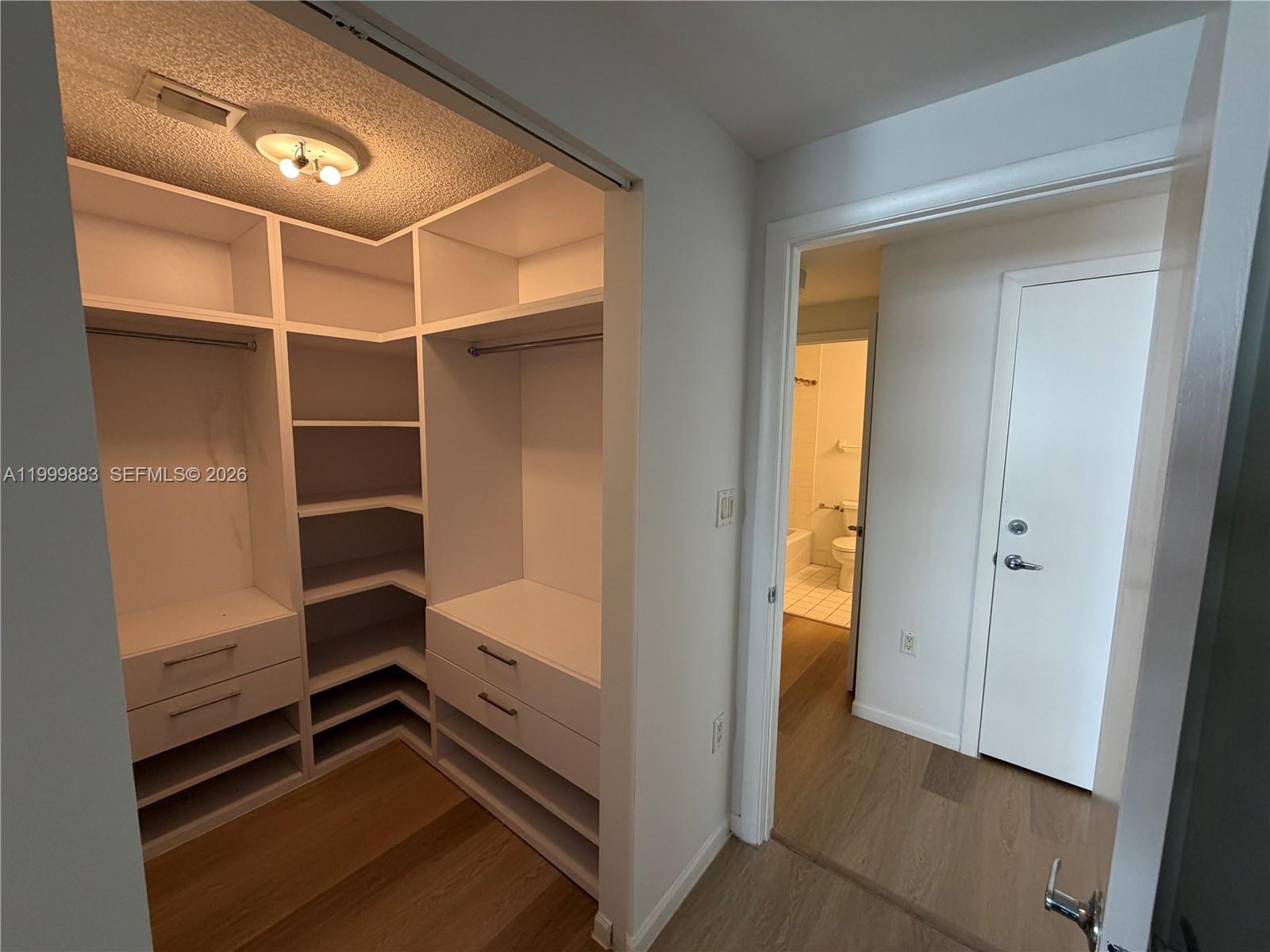185 SE 14th Ter #1411, Miami FL 33131