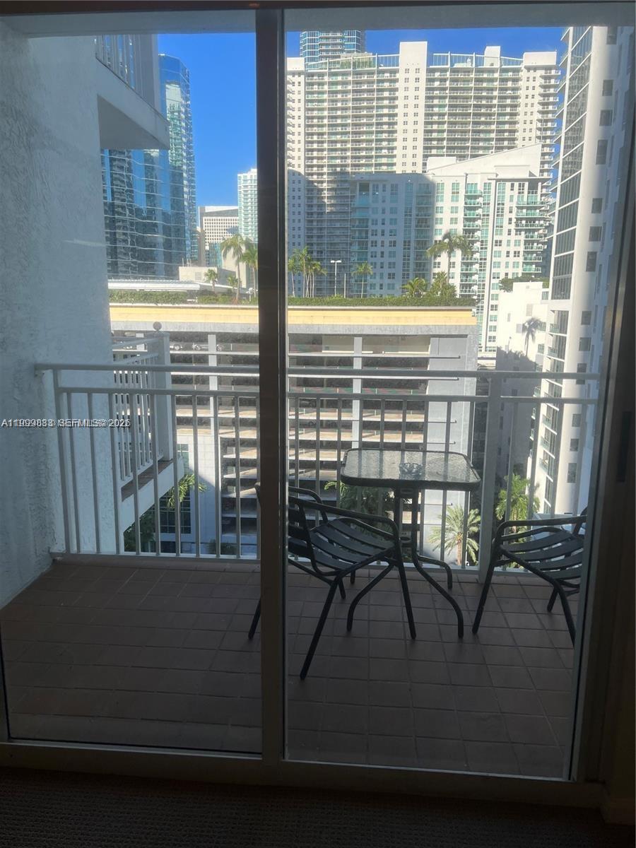 185 SE 14th Ter #1411, Miami FL 33131