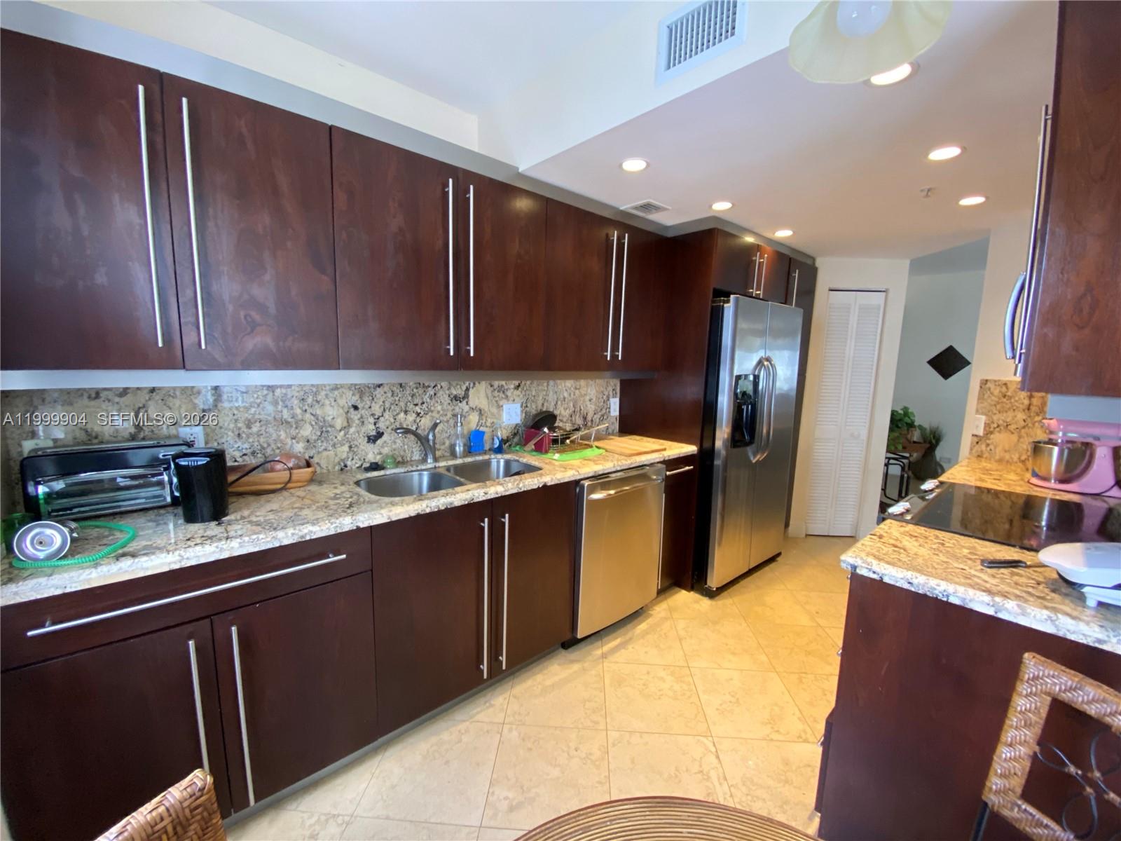 701 Brickell Key Blvd #2104, Miami FL 33131