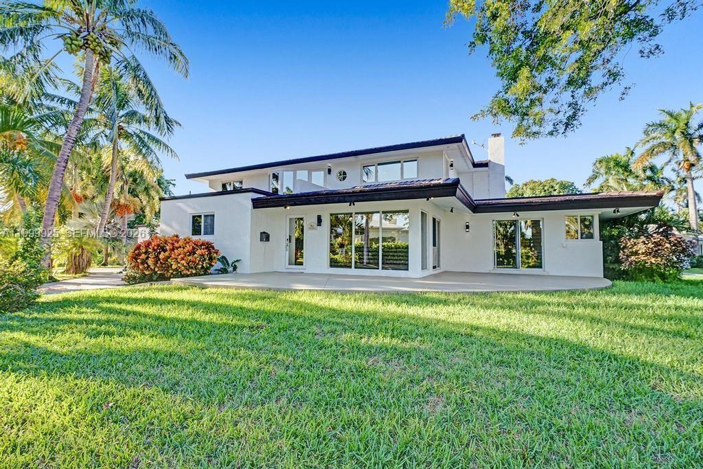 911 N Northlake Dr, Hollywood FL 33019