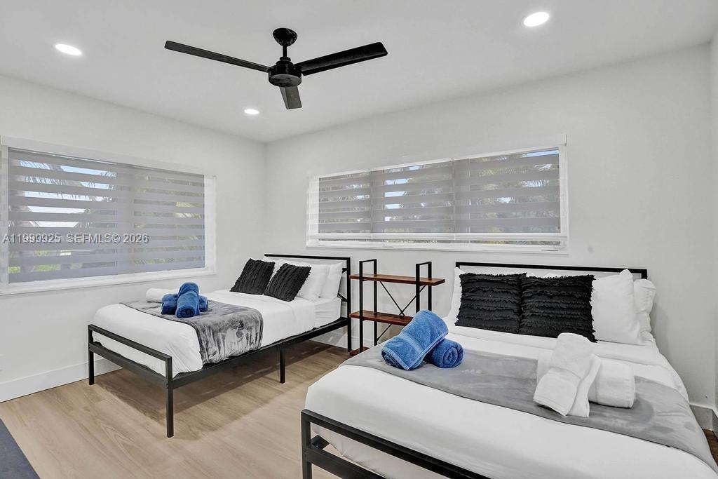 911 N Northlake Dr, Hollywood FL 33019