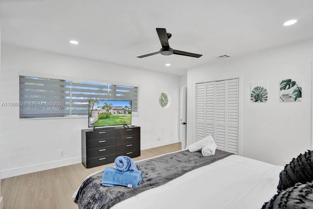 911 N Northlake Dr, Hollywood FL 33019