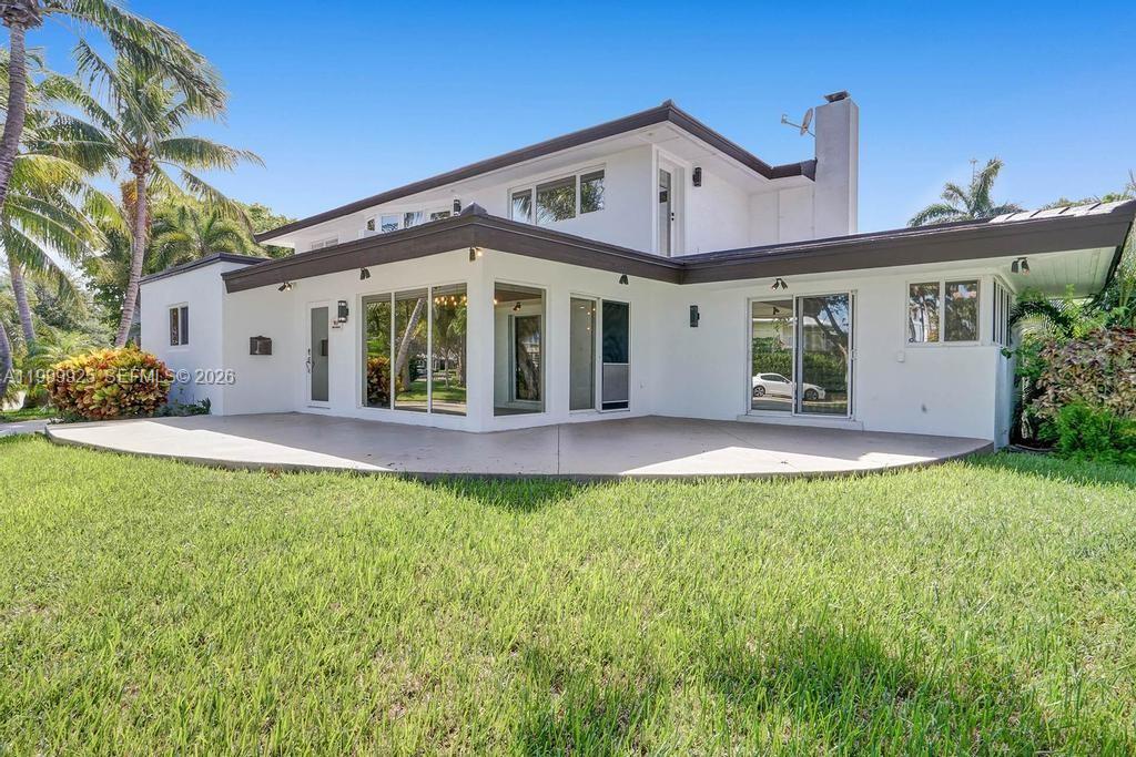 911 N Northlake Dr, Hollywood FL 33019