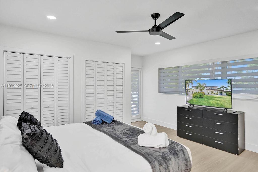 911 N Northlake Dr, Hollywood FL 33019