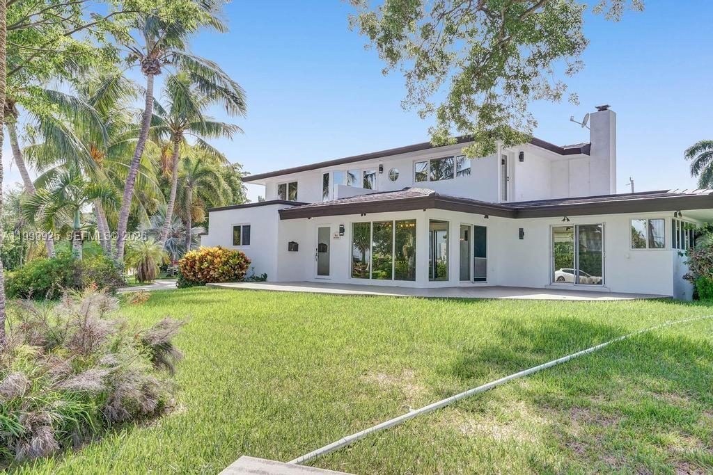 911 N Northlake Dr, Hollywood FL 33019