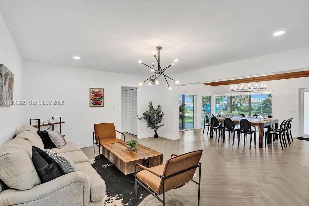 911 N Northlake Dr, Hollywood FL 33019