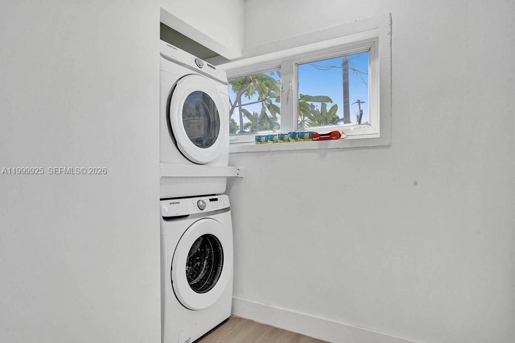 911 N Northlake Dr, Hollywood FL 33019