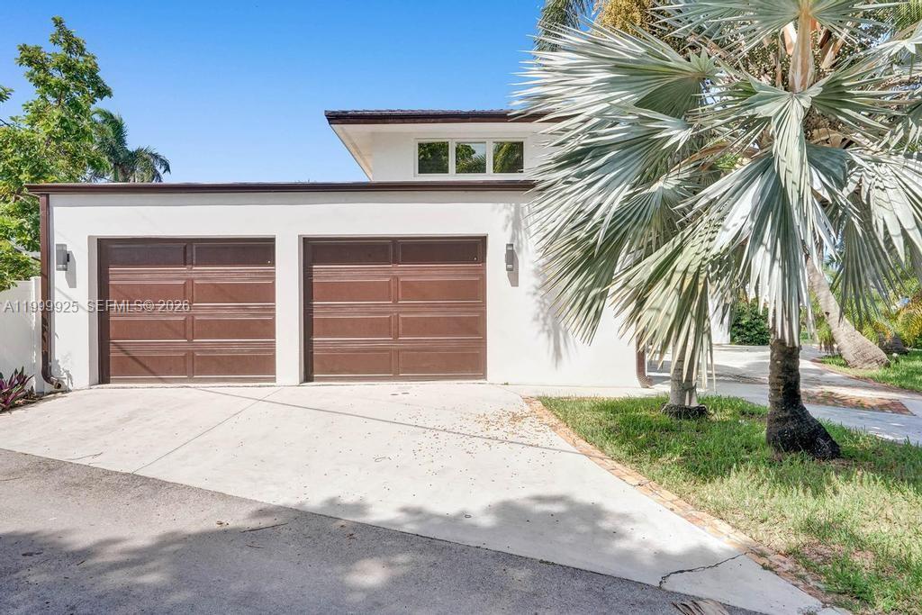 911 N Northlake Dr, Hollywood FL 33019