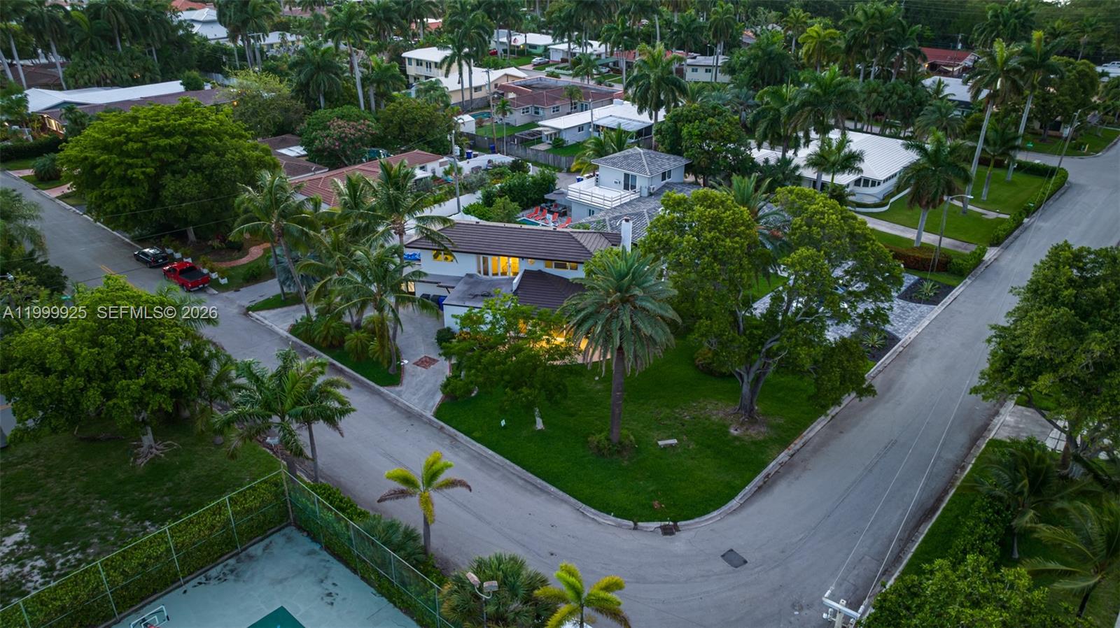 911 N Northlake Dr, Hollywood FL 33019