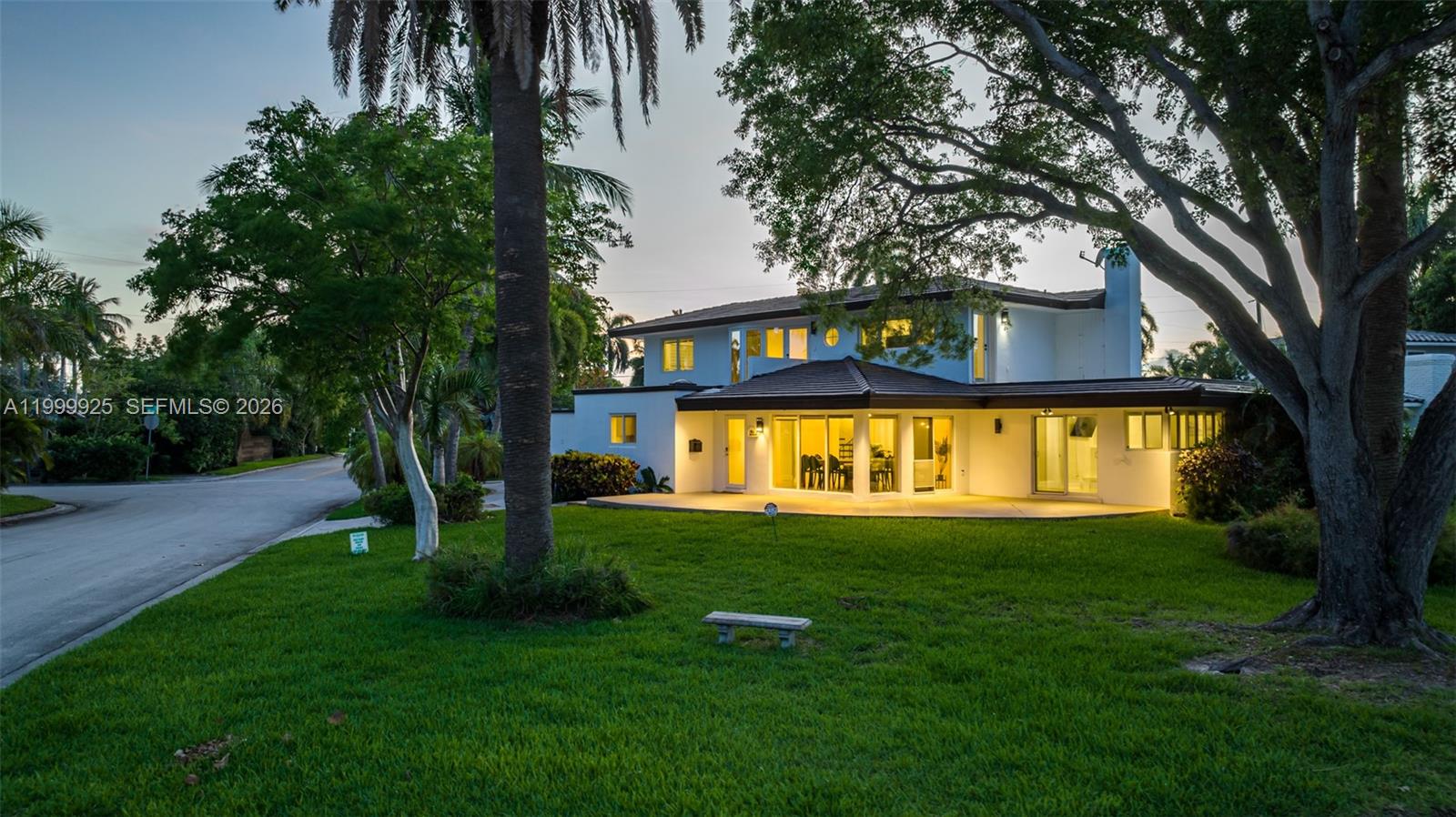 911 N Northlake Dr, Hollywood FL 33019