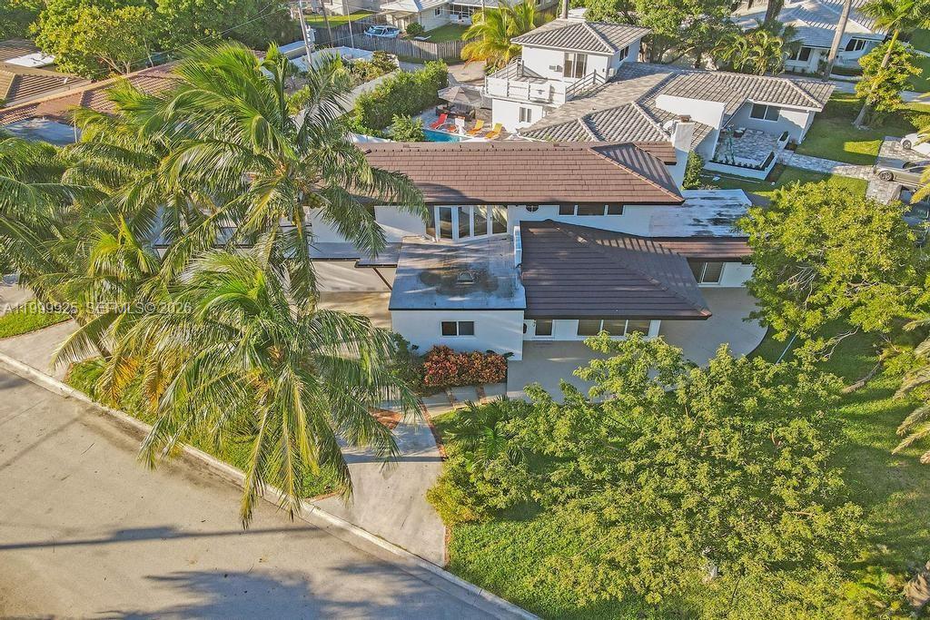 911 N Northlake Dr, Hollywood FL 33019