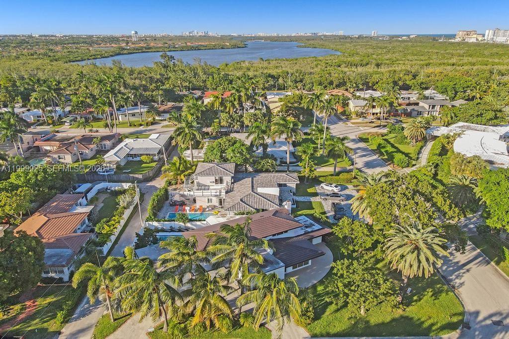 911 N Northlake Dr, Hollywood FL 33019
