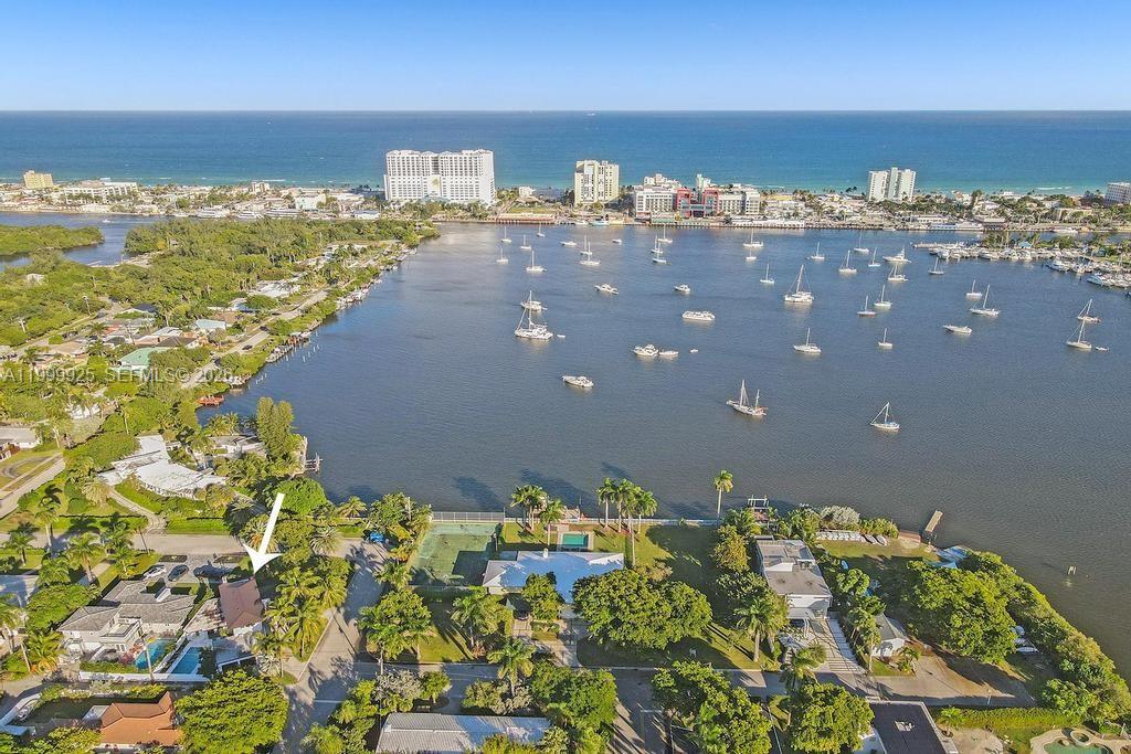 911 N Northlake Dr, Hollywood FL 33019