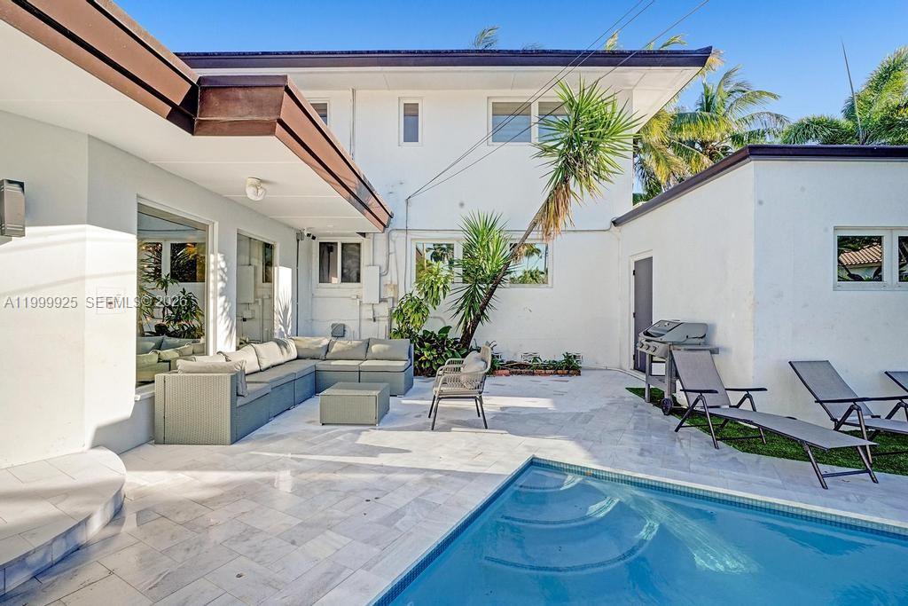 911 N Northlake Dr, Hollywood FL 33019